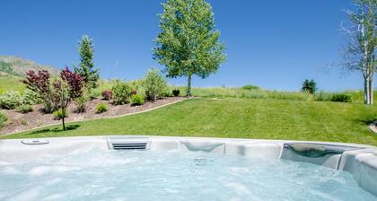 Luxury Townhome | Private Hot Tub | Movie Theater | Arcade. Sleeps 14