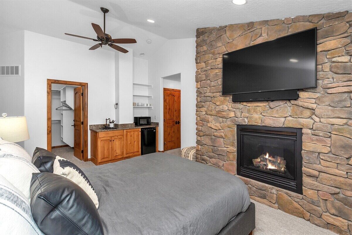 5 habitaciones, escritorio, tabla de planchar con plancha y wifi gratis 