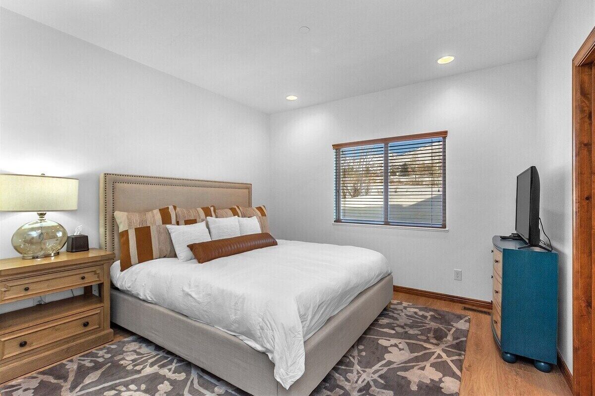 5 habitaciones, escritorio, tabla de planchar con plancha y wifi gratis 