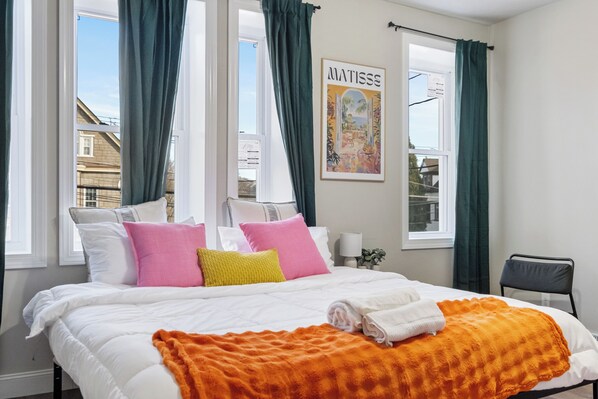 4 bedrooms, desk, iron/ironing board, travel crib
