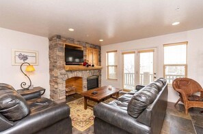 TV connectée, cheminée