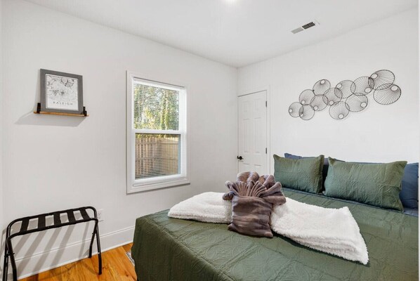 2 bedrooms, desk, iron/ironing board, travel cot