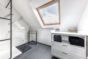 Interior - 3-bedroom house, sleeps 6 (Miniac-Morvan)