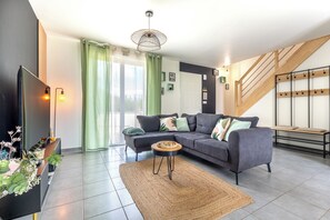 Living area - 3-bedroom house, sleeps 6 (Miniac-Morvan)