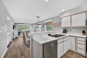 Interior - 2 Bedroom True Blue Condo First Floor with Pool & Golf Course View (Pawleys Island)