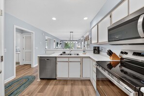Fridge, microwave, oven, stovetop - 2 Bedroom True Blue Condo First Floor with Pool & Golf Course View (Pawleys Island)