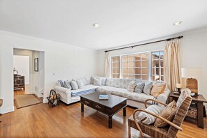 Unclassified image, 3 of 52, button - Luxurious Seaside Escape-85 Steps to the Beach-Panoramic Ocean Views (Laguna Beach)