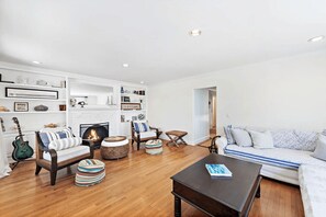 Interior - Luxurious Seaside Escape-85 Steps to the Beach-Panoramic Ocean Views (Laguna Beach)