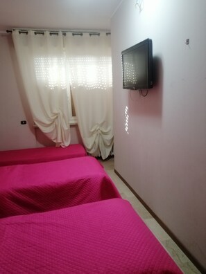 4 bedrooms, WiFi, bed sheets