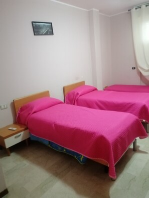 4 bedrooms, WiFi, bed sheets
