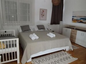 5 Schlafzimmer, Bügeleisen/Bügelbrett, Internetzugang, Bettwäsche