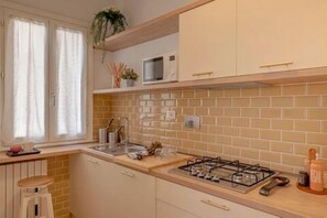 Fridge, microwave, oven, stovetop