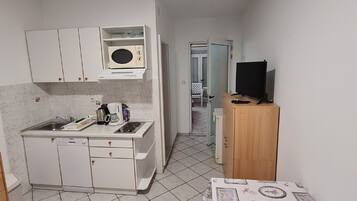 Fridge, microwave, dishwasher, coffee/tea maker