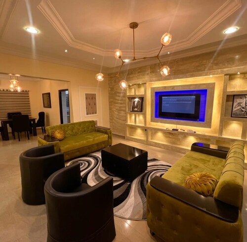 Spacious 3-bedroom apartment in excellent Abuja with AC, WiFi, fitness room