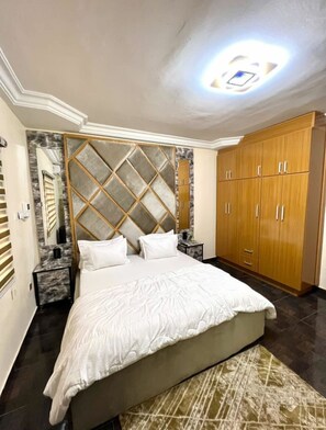 3 bedrooms, iron/ironing board, WiFi, bed sheets