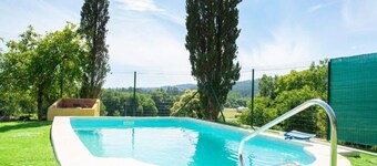 A Casiña de Arcos de Furcos, with swimming pool and barbecue in the countryside. Pets allowed