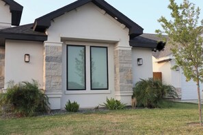 Exterior - Cozy room away from home! (Edinburg)