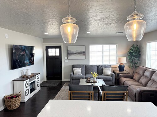 Private Upstairs Apartment with Game Room on 5 Acre Ranch