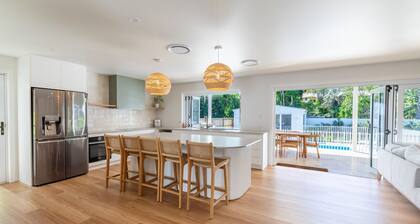 Amira Beach House - luxurious air conditioned property, pool, next to beach, pet friendly, wifi