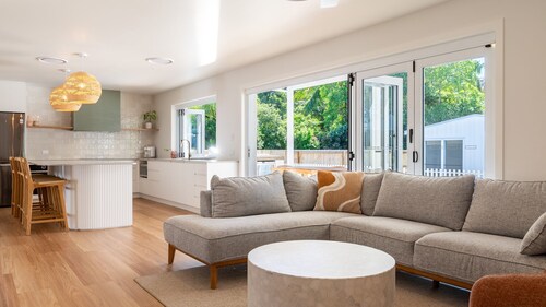 Amira Beach House -  luxurious air conditioned property, pool, next to beach, pet friendly, wifi