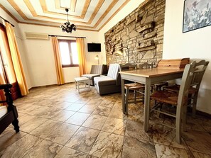 Comfort Apartment, Sea View | 1 bedroom, in-room safe, desk, soundproofing