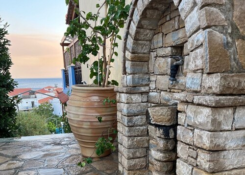 Pantheon Apartments & Studios