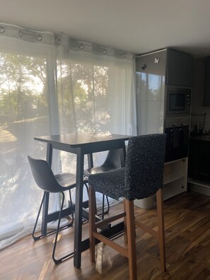 Unclassified image, 2 of 10, button - Private studio in the countryside, located in a local resident's home (Cordemais)