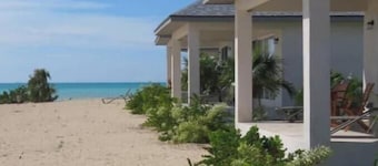 Beachfront Bungalow In Paradise: Papaya Villa