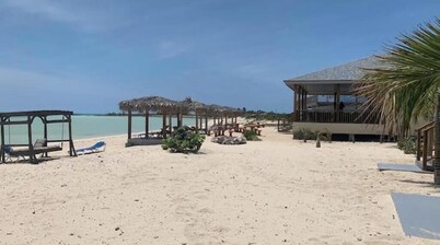 Beachfront Bungalow In Paradise: Papaya Villa