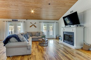 TV, fireplace - Tranquil Gantt Lake Home w/ Deck & Patio! (Andalusia)
