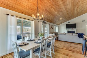 Dining - Tranquil Gantt Lake Home w/ Deck & Patio! (Andalusia)
