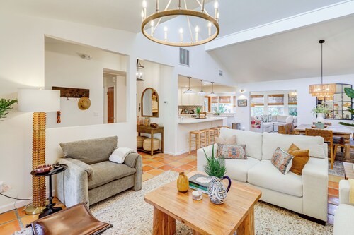 Half-Mi to Private Beach: Floridana Beach Getaway