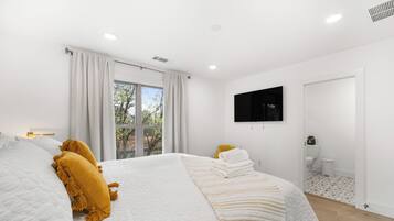 2 habitaciones, tabla de planchar con plancha y cuna de viaje