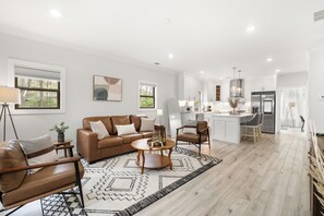 Smart TV - Kennesaw Charm-3 min to Downtown & Pet Friendly! (Kennesaw)