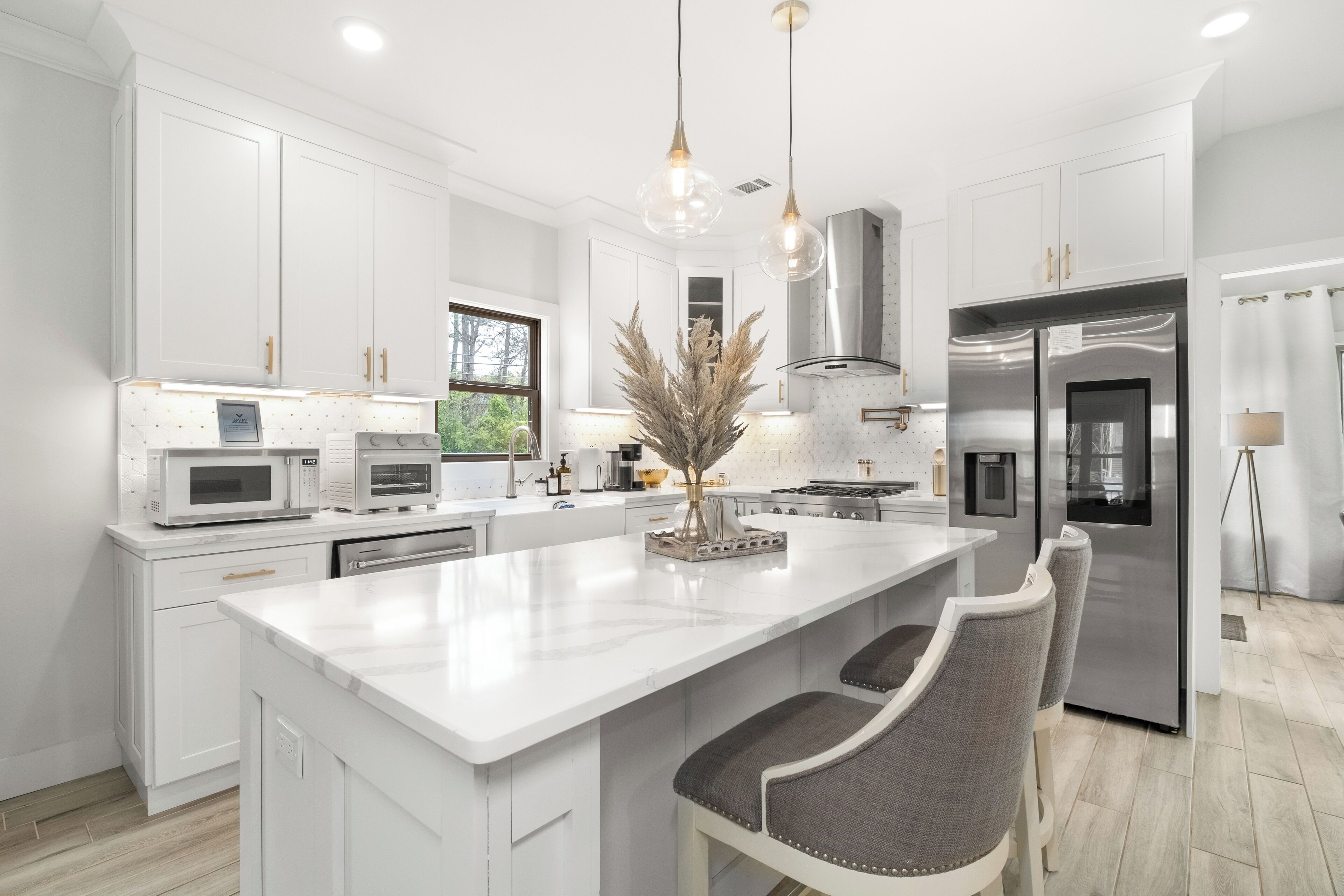 Fridge, microwave, stovetop, dishwasher