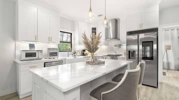 Refrigerador, microondas, parrilla de estufa y lavavajillas