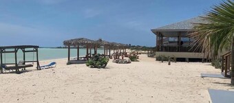 Strawberry Bungalow On Fountain Bay