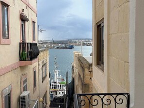Property grounds - Gardjola Townhouse by Holi (Senglea)