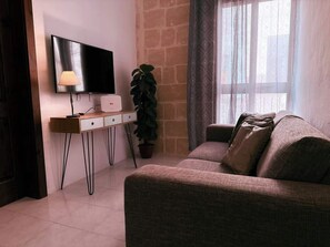 TV - Gardjola Townhouse by Holi (Senglea)