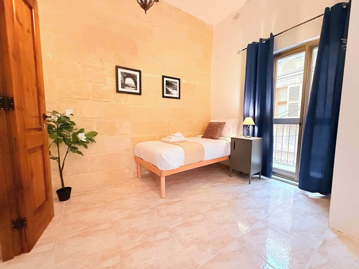 4 chambres, fer et planche à repasser, lit de bébé portatif, Wi-Fi