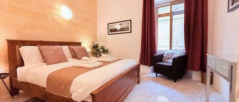 1 slaapkamer, een strijkplank/strijkijzer, wifi, beddengoed