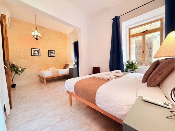 1 chambre, fer et planche à repasser, Wi-Fi, draps fournis