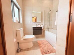 Hårføner og håndklær