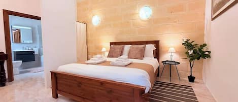 1 Schlafzimmer, BĂŒgeleisen/BĂŒgelbrett, WLAN, BettwĂ€sche