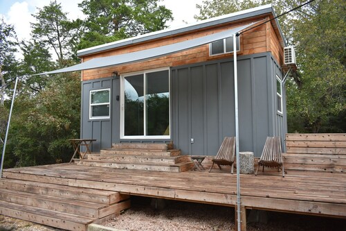 Secluded Tiny Cabin with firepit, stargaze and hike