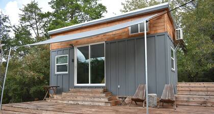 Secluded Tiny Cabin with firepit, stargaze and hike