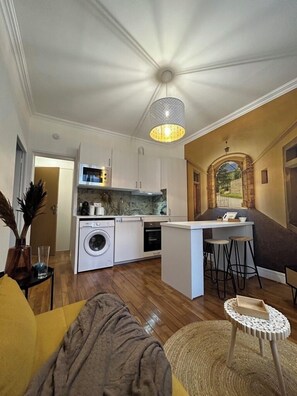 Comfort Apartment, City View | Living area