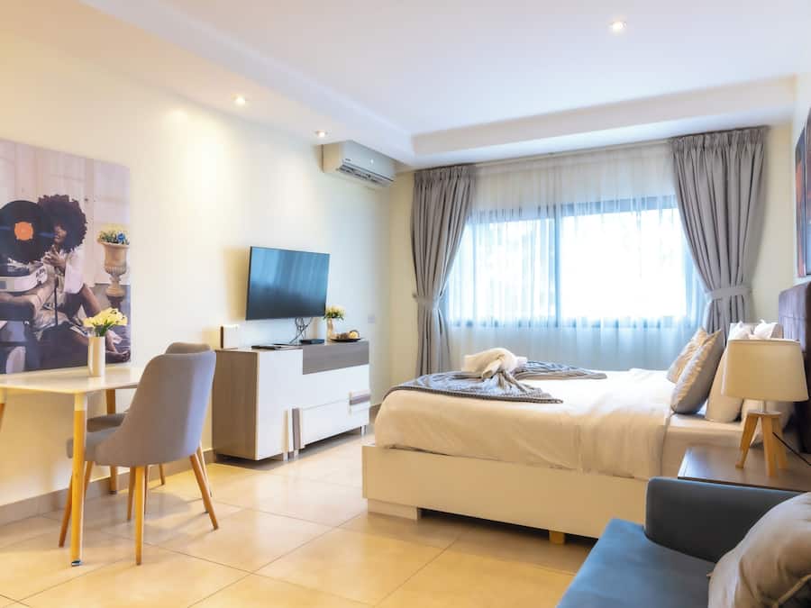 Deluxe Studio | In-room dining