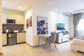 Deluxe Studio | Private kitchen