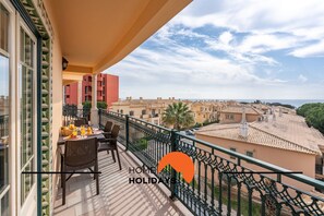 Outdoor dining - #271 Pedra dos Bicos U by Home Holidays (Albufeira)